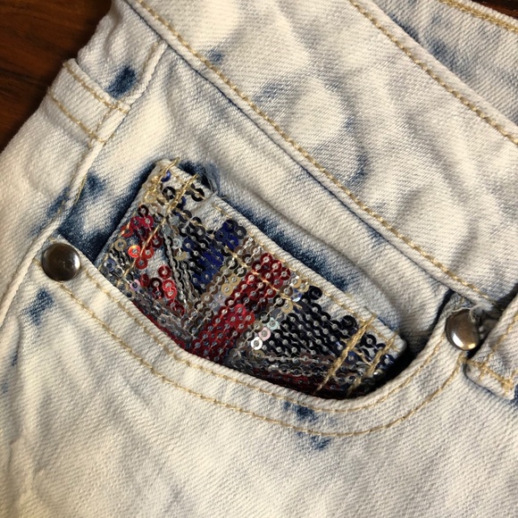 Light Acid Wash Factory Destroyed Sequin Shorts M - Picture 3 of 5